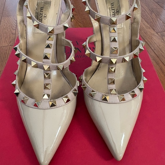 Valentino Garavani Beige Studded Heels - Picture 5 of 13